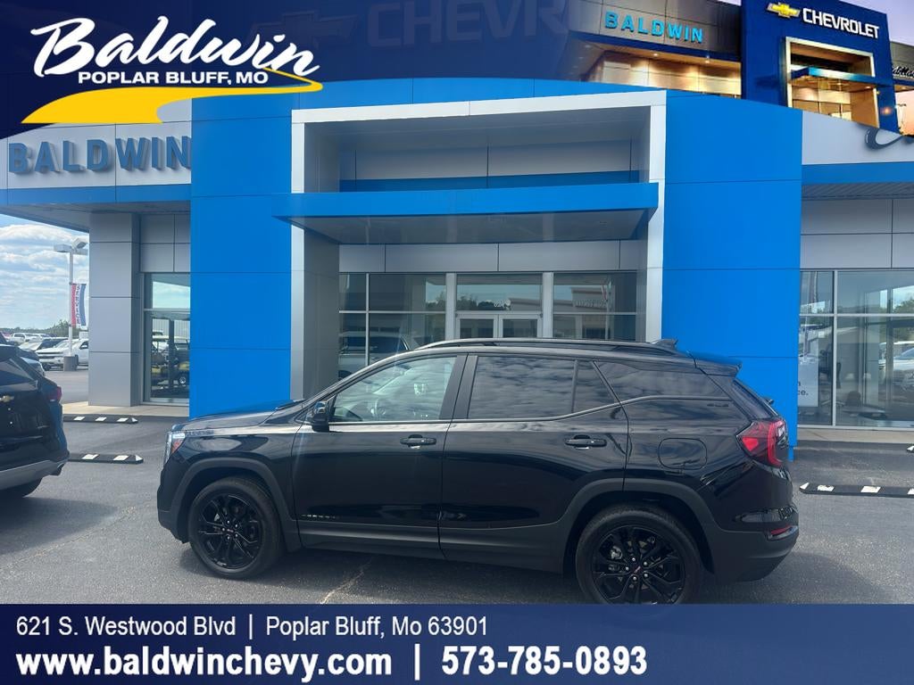 2022 GMC Terrain SLE in Ebony Twilight Metallic — front three-quarter view