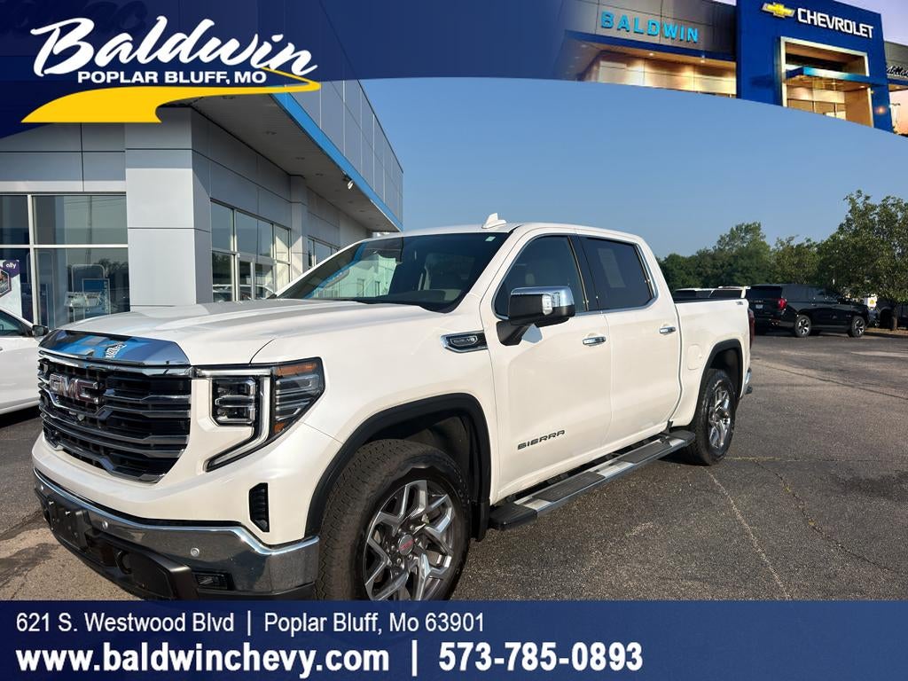 2025 GMC Sierra 1500 SLT in White Frost Tricoat — front three-quarter view